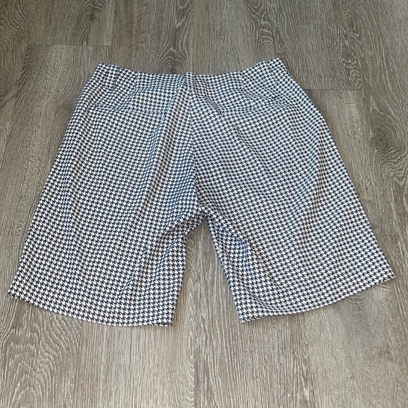 Nike Fit Dry Golf Houndstooth High Rise Shorts Women size 10 black white Bermuda - Picture 9 of 9
